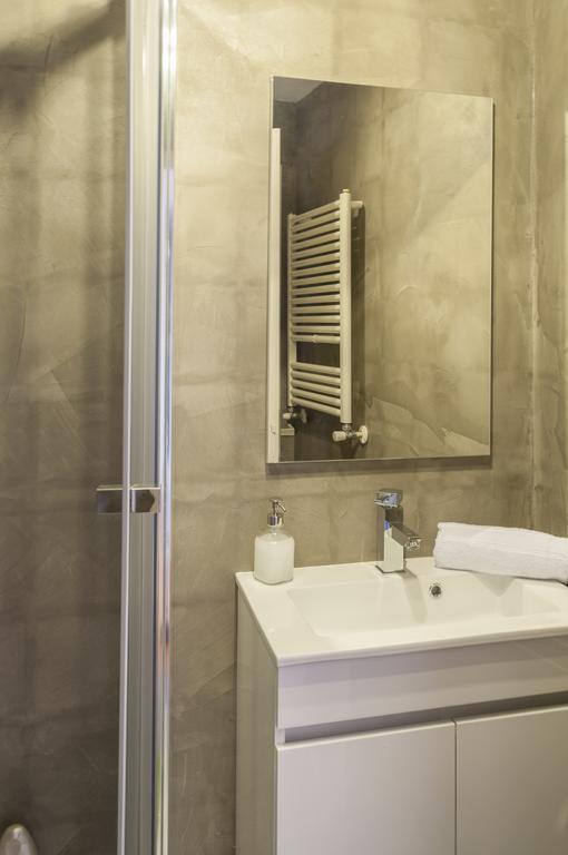 Contemporary Lisbon Apartment In Historical Chiado Exterior photo