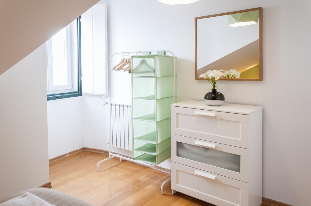 Contemporary Lisbon Apartment In Historical Chiado Exterior photo