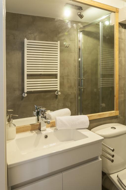 Contemporary Lisbon Apartment In Historical Chiado Exterior photo